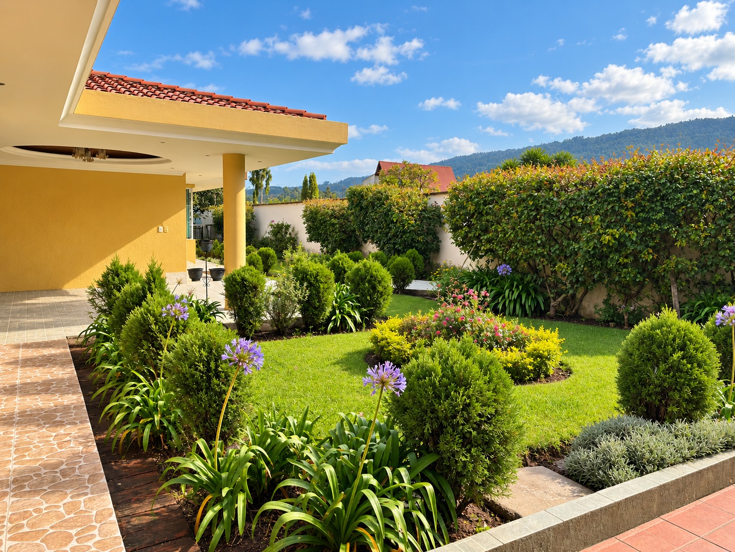 Jardín frontal de Casa Santiago Girón